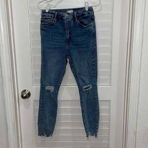 Good American distressed jeans cotton/poly/elastane denim. Worn once